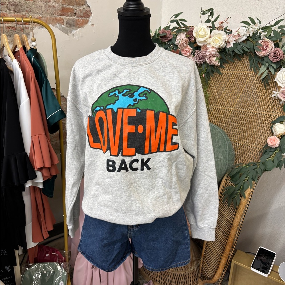 Gray 'Love Me Back' Sweatshirt